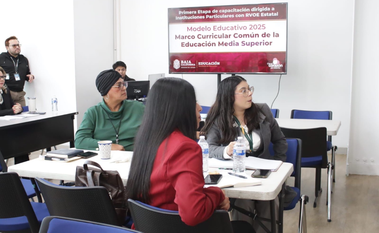 Imparten curso “Reformulación Curricular: Modelo Educativo 2025”