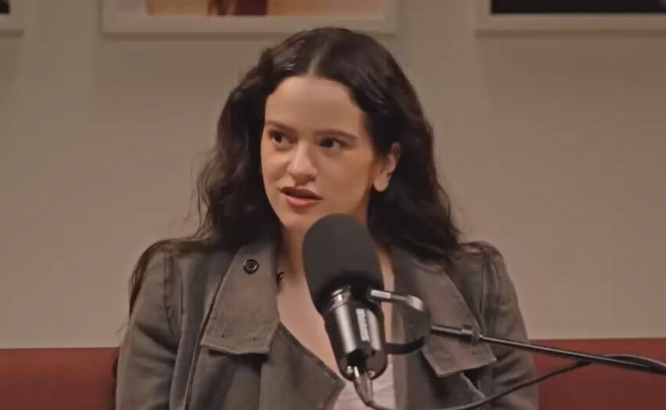 Rosalía durante una entrevista en la que habló sobre su nuevo álbum LUX y aclaró la polémica con Bad Bunny.