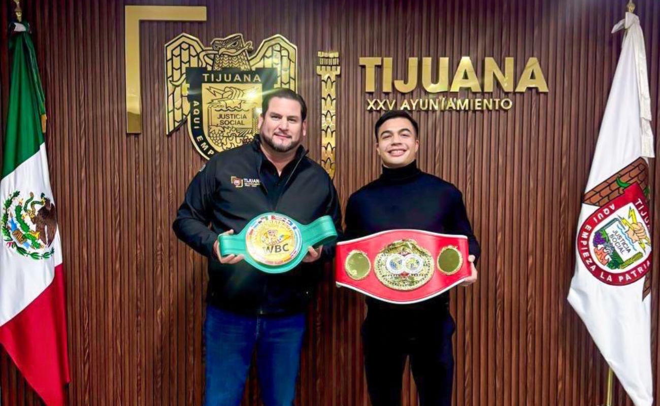 Recibe Ismael Burgueño al tijuanense José “Chapulín” Salas, Campeón Mundial Gallo de la Federación Internacional de Boxeo.
