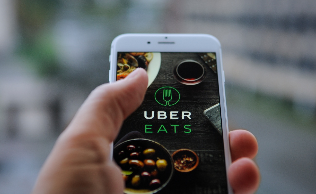 La plataforma indicó que Uber Eats abre nuevas oportunidades de autoempleo con autonomía y flexibilidad que les permite generar mayores ganancias para los repartidores.