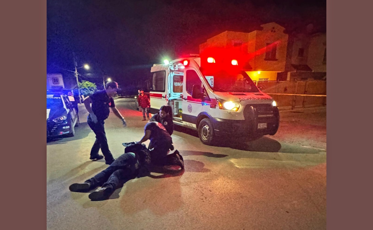 Tres jóvenes fueron atacados en Villas del Real III tras salir de una tienda.