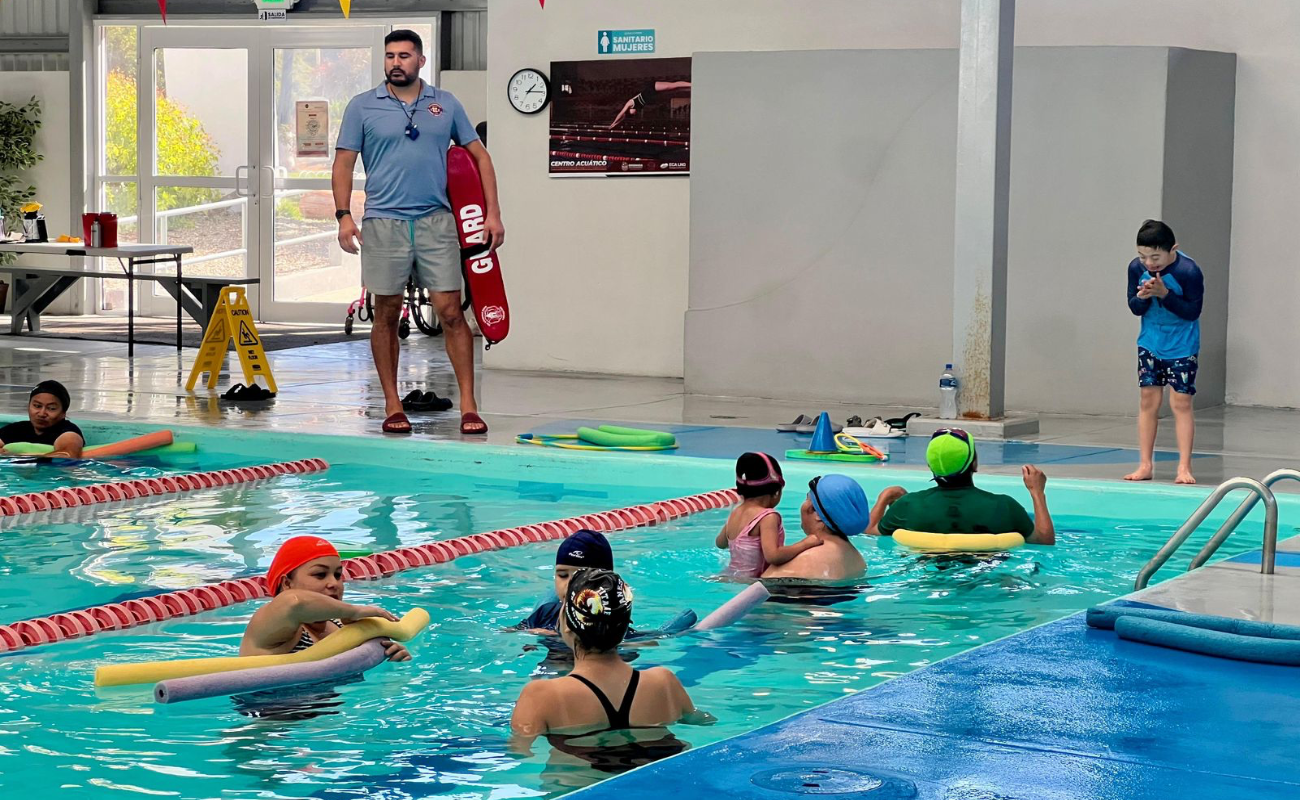 Impulsa Gobierno de Ensenada programas de natación a bajo costo en Centros Acuáticos