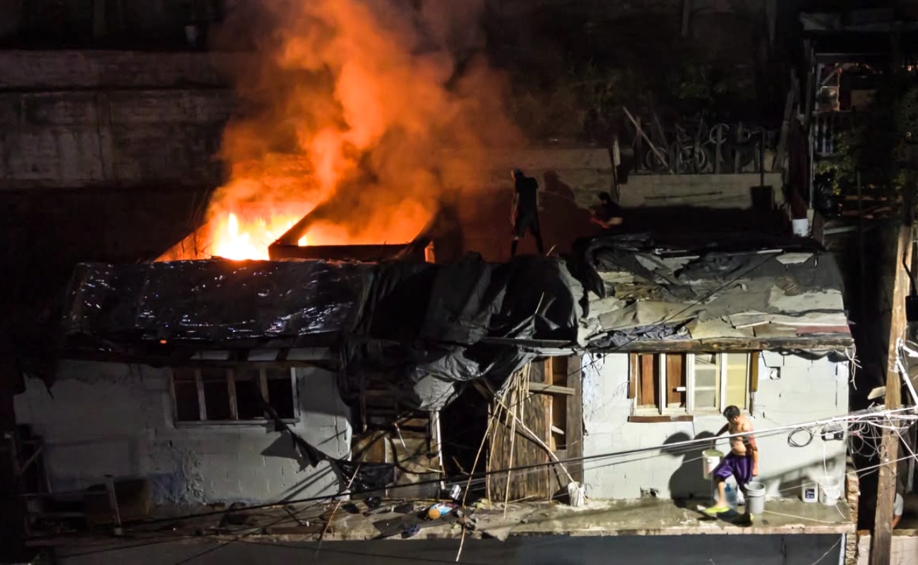 Dos hombres resultaron intoxicados por inhalación de humo.