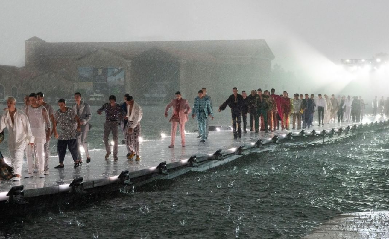 Varios artistas, entre ellos Sebastián Yatra, documentó  a través de sus redes sociales la caída del hielo,