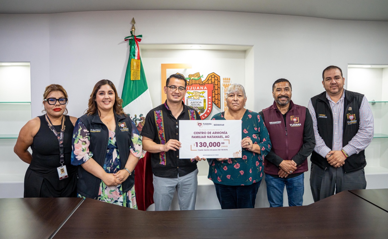 Entrega Ayuntamiento apoyos económicos a Organismos de la Sociedad Civil