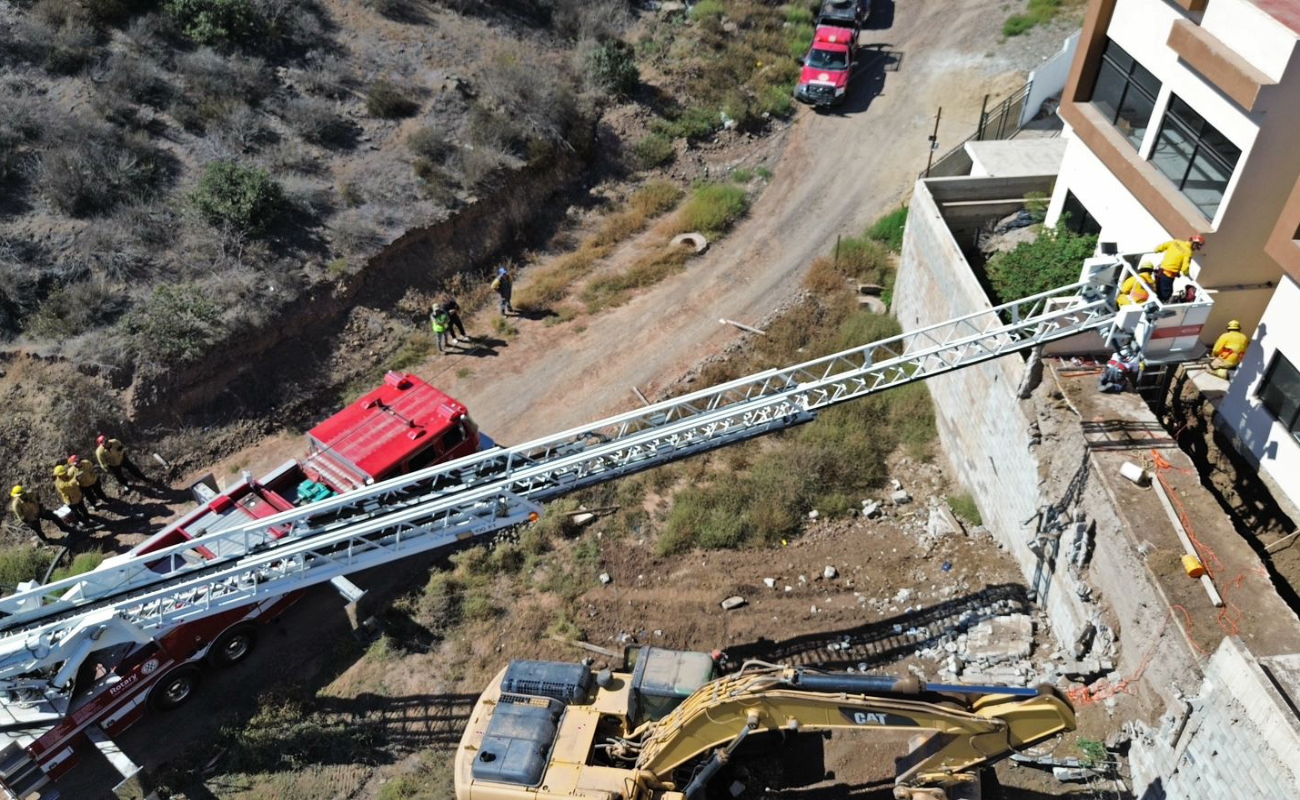 Encuentran muerto al tercer trabajador atrapado en zanja