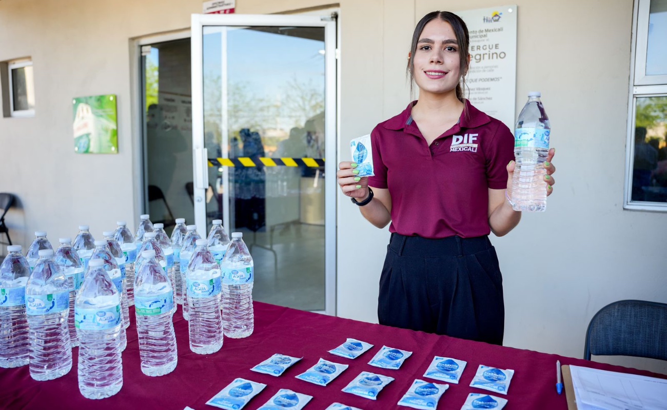 Karla Edith González mencionó que en este espacio la población pueden solicitar, de manera gratuita, agua y sobres de Vida Suero Oral