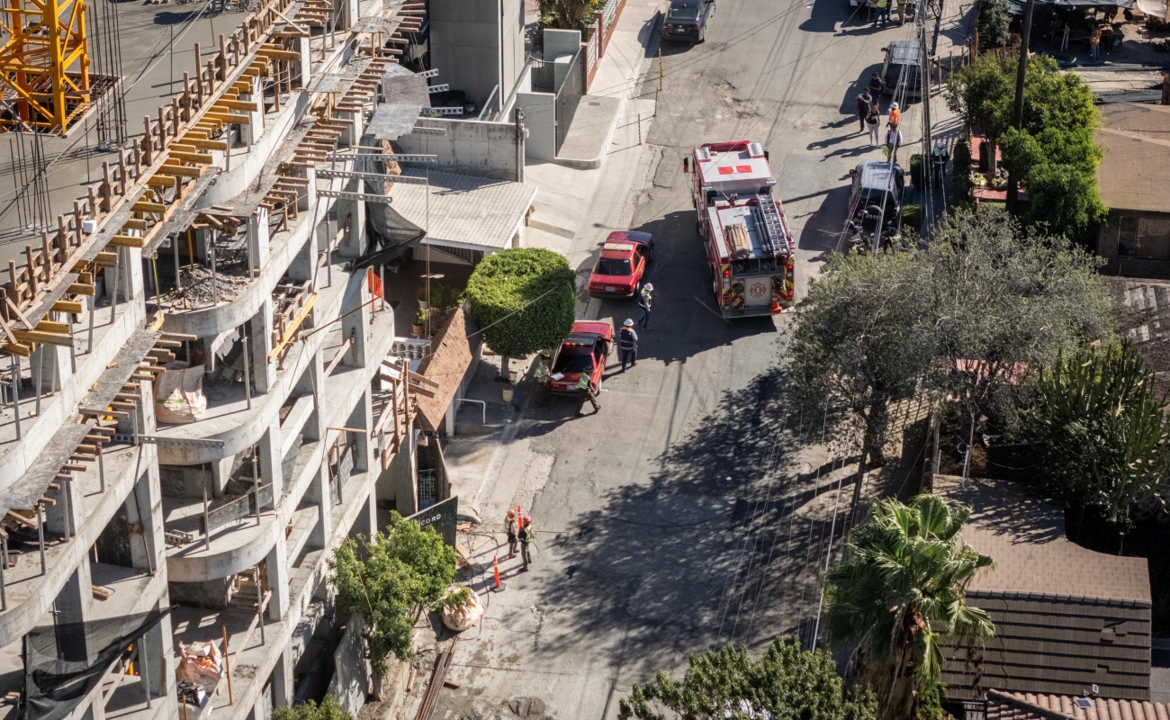 Trabajador cae en construcción de la Cacho