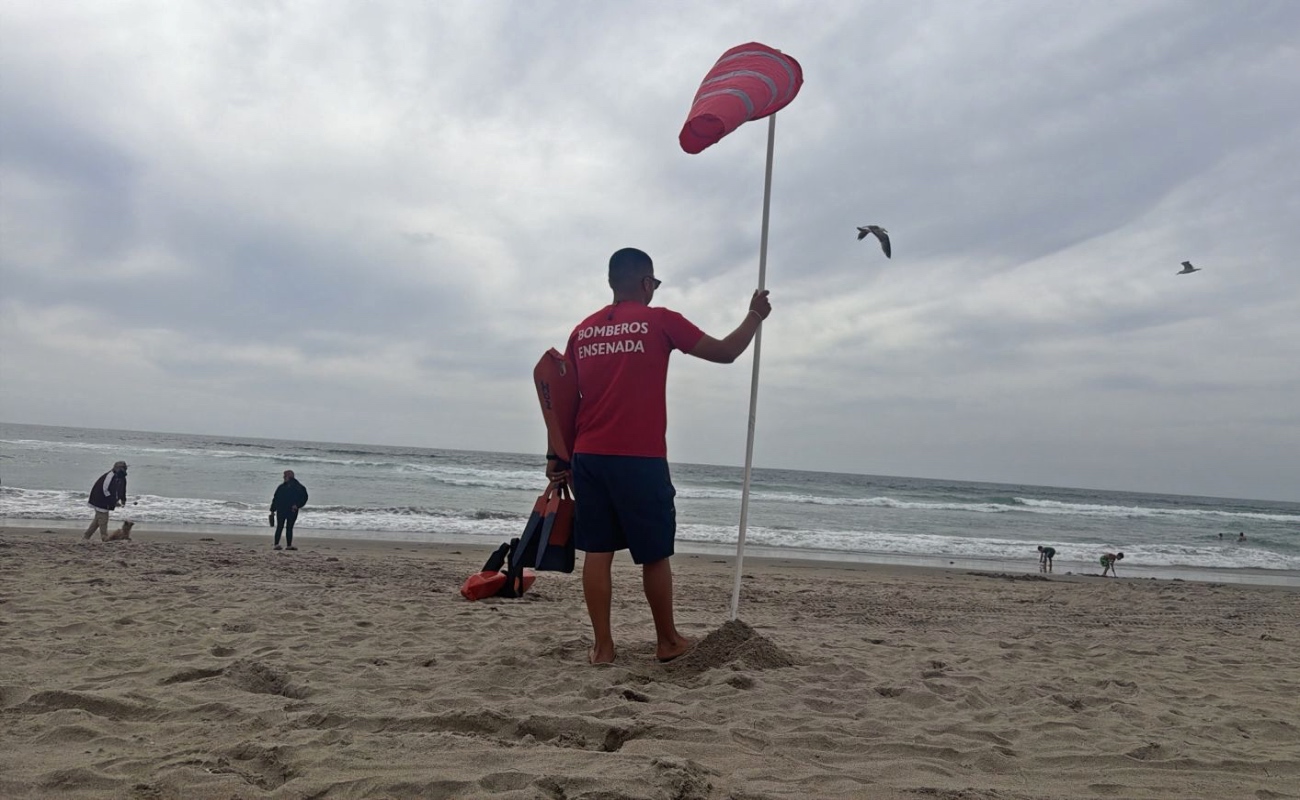 Por corrientes de retorno, colocan banderas rojas en Playa La Misión