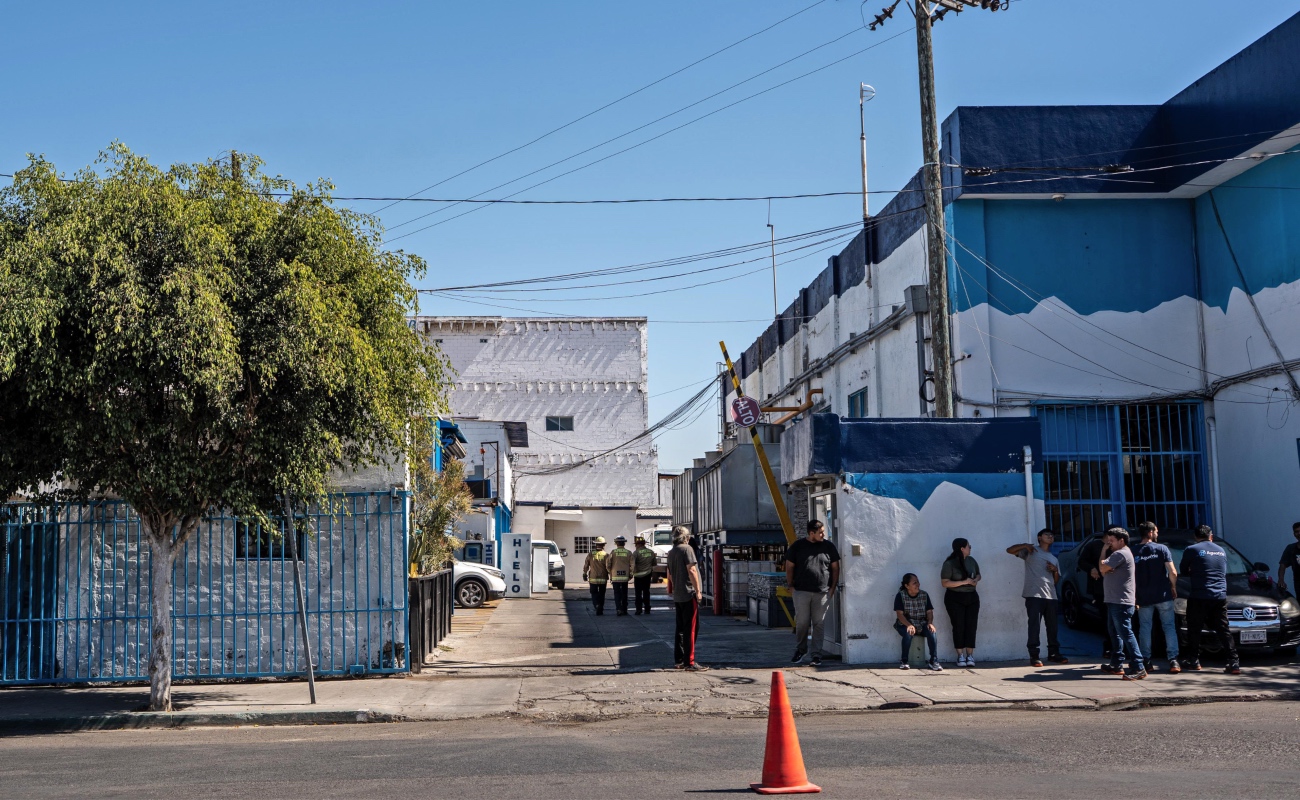 Fuga de amoniaco provoca evacuación preventiva en hielera de Tijuana