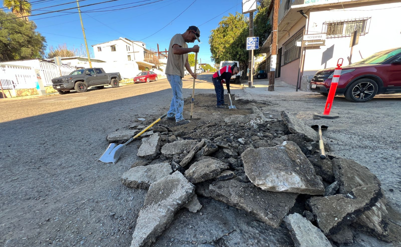 Inicia Gobierno de Tecate programa permanente de bacheo 2026