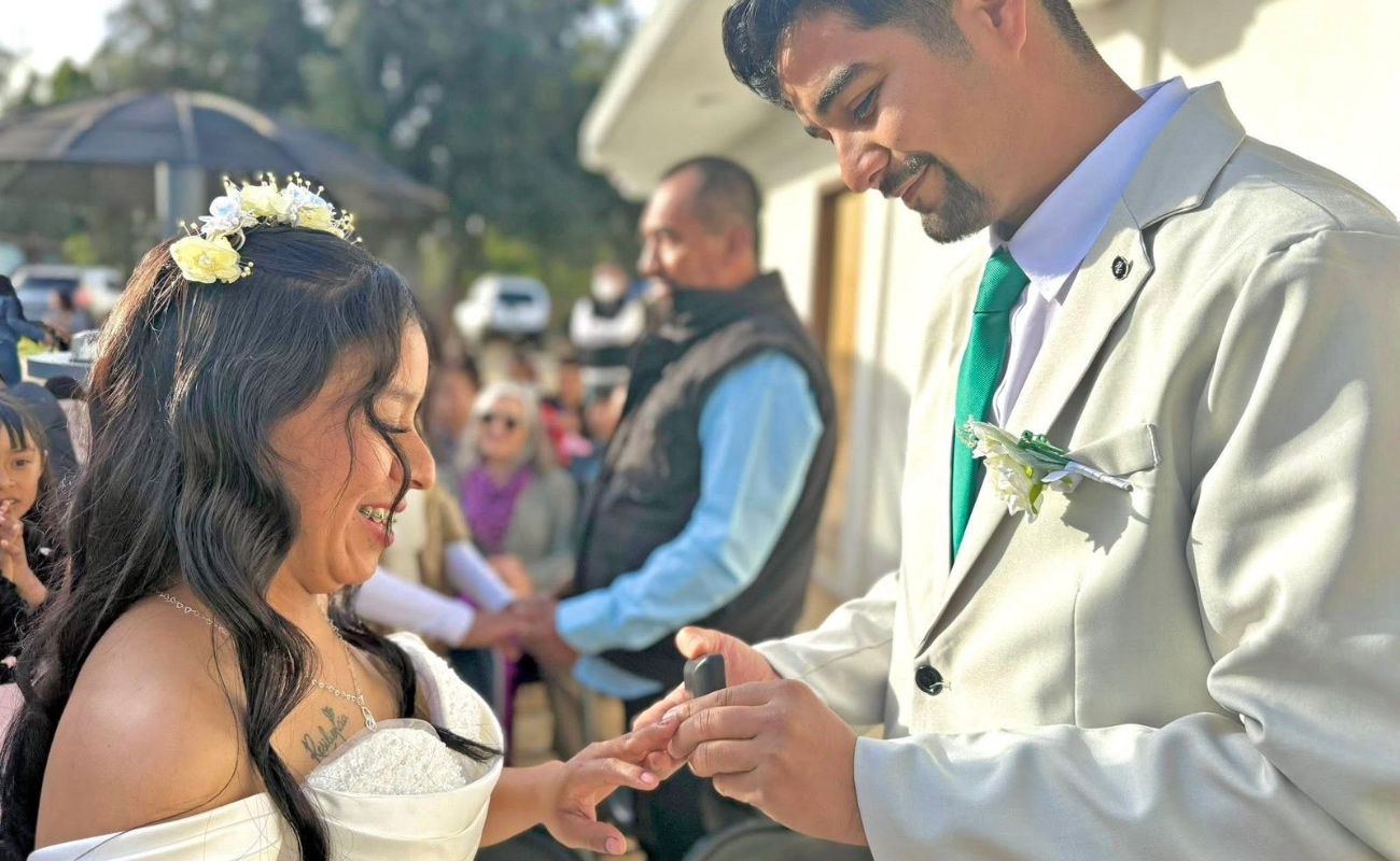 Se unieron 25 parejas, recordándoles la importancia del matrimonio como contrato legal y social.