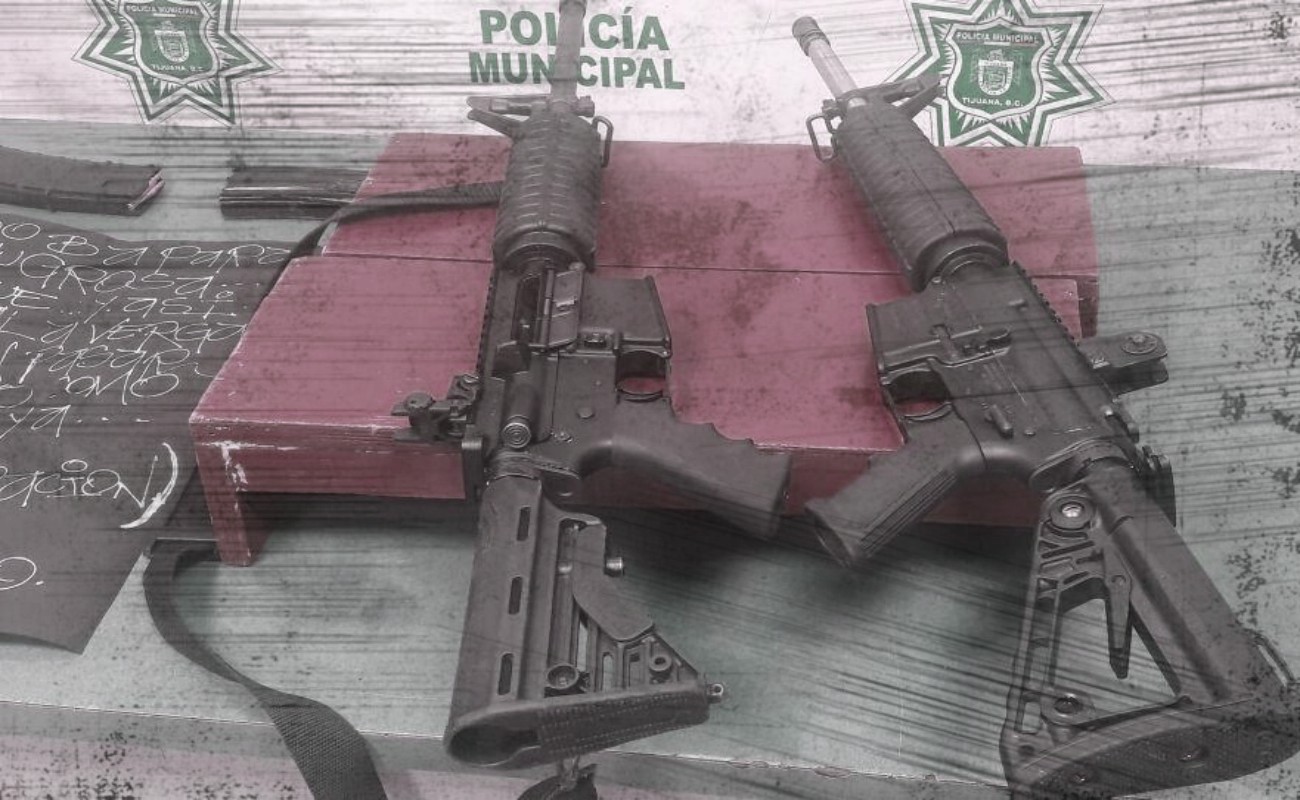 Con armas largas y a bordo de un auto con reporte robado fueron detenidos dos sujetos