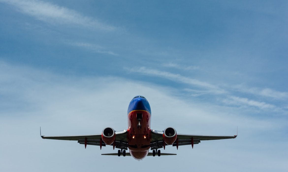 Van dos empresas por la operación del aeropuerto de Ojos Negros