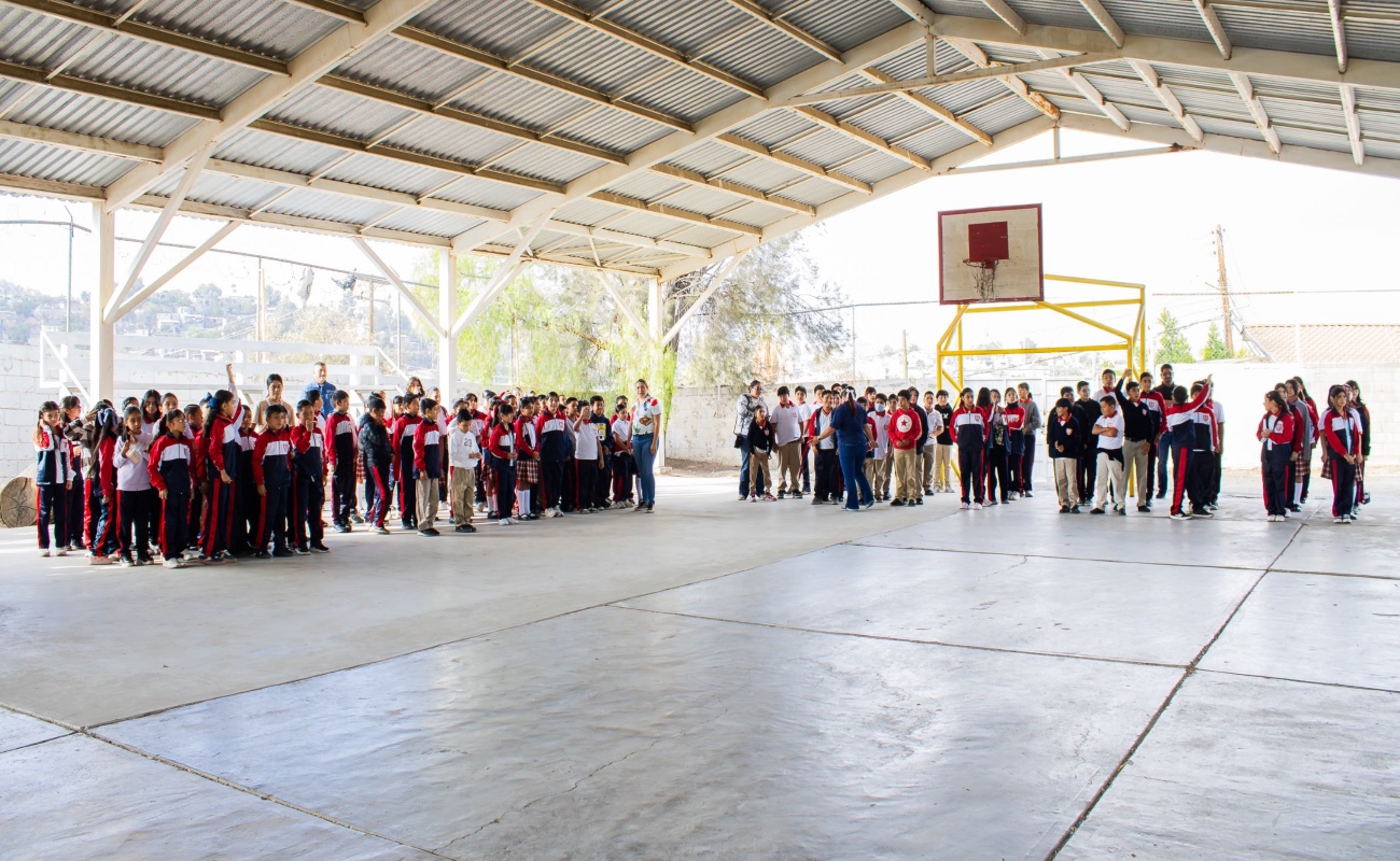 Encabeza alcalde de Tecate Lunes Cívico en la primaria “Guillermo Prieto”