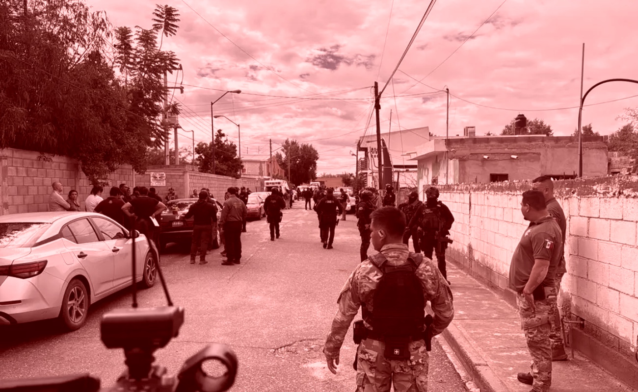 Exalumnos del plantel hirieron de gravedad a un profesor y a estudiantes; los presuntos agresores son hermanos, fueron detenidos.