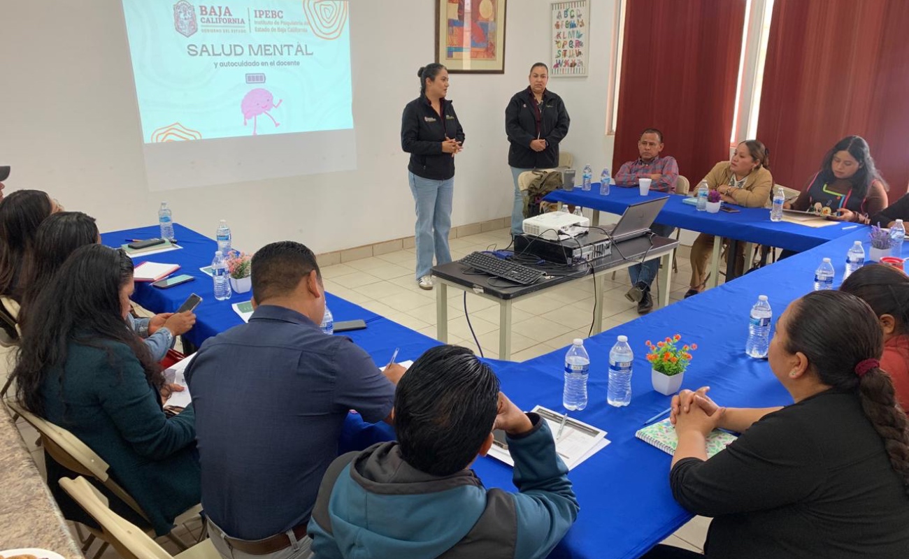 Fortalecen bienestar emocional del personal educativo con taller de salud mental y autocuidado en Ensenada