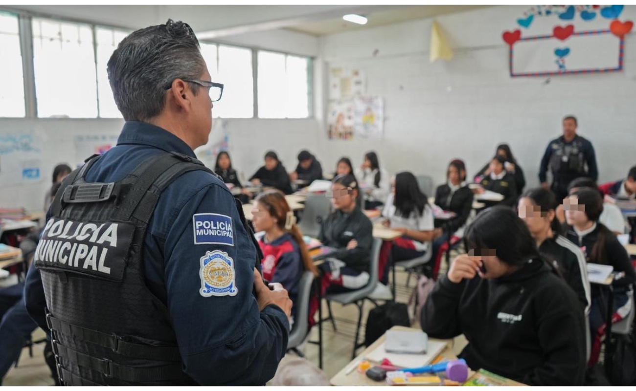 La agente canina ‘Vali’ inspeccionó aulas, pupitres y mochilas para detectar sustancias ilícitas o artículos peligrosos, beneficiando a 137 estudiantes.