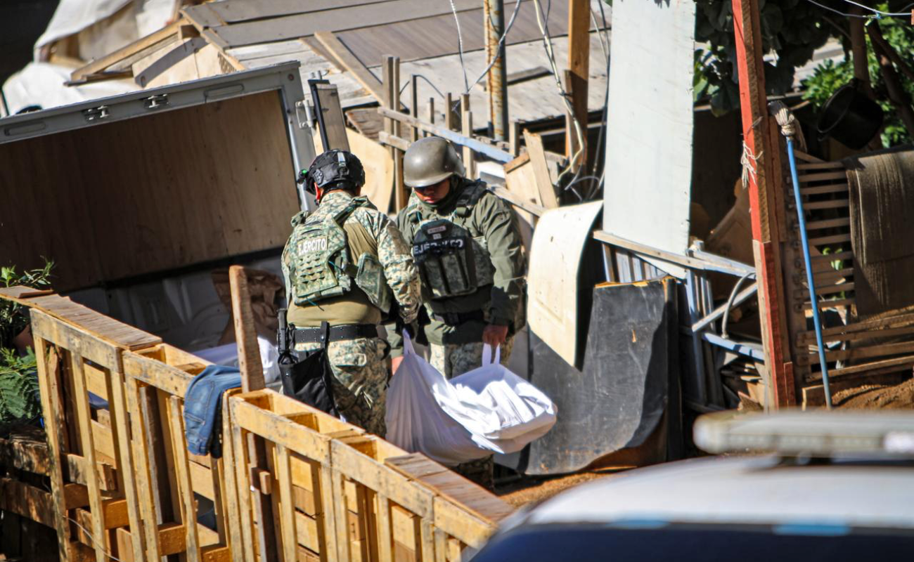 Hallan a tres hombres asesinados al interior de una casa