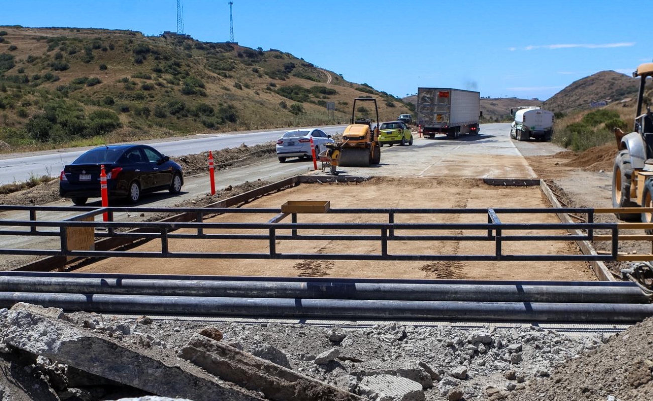 Realizan reparaciones en tramo carretero dañado del bulevar 2000 tras denuncias en redes sociales