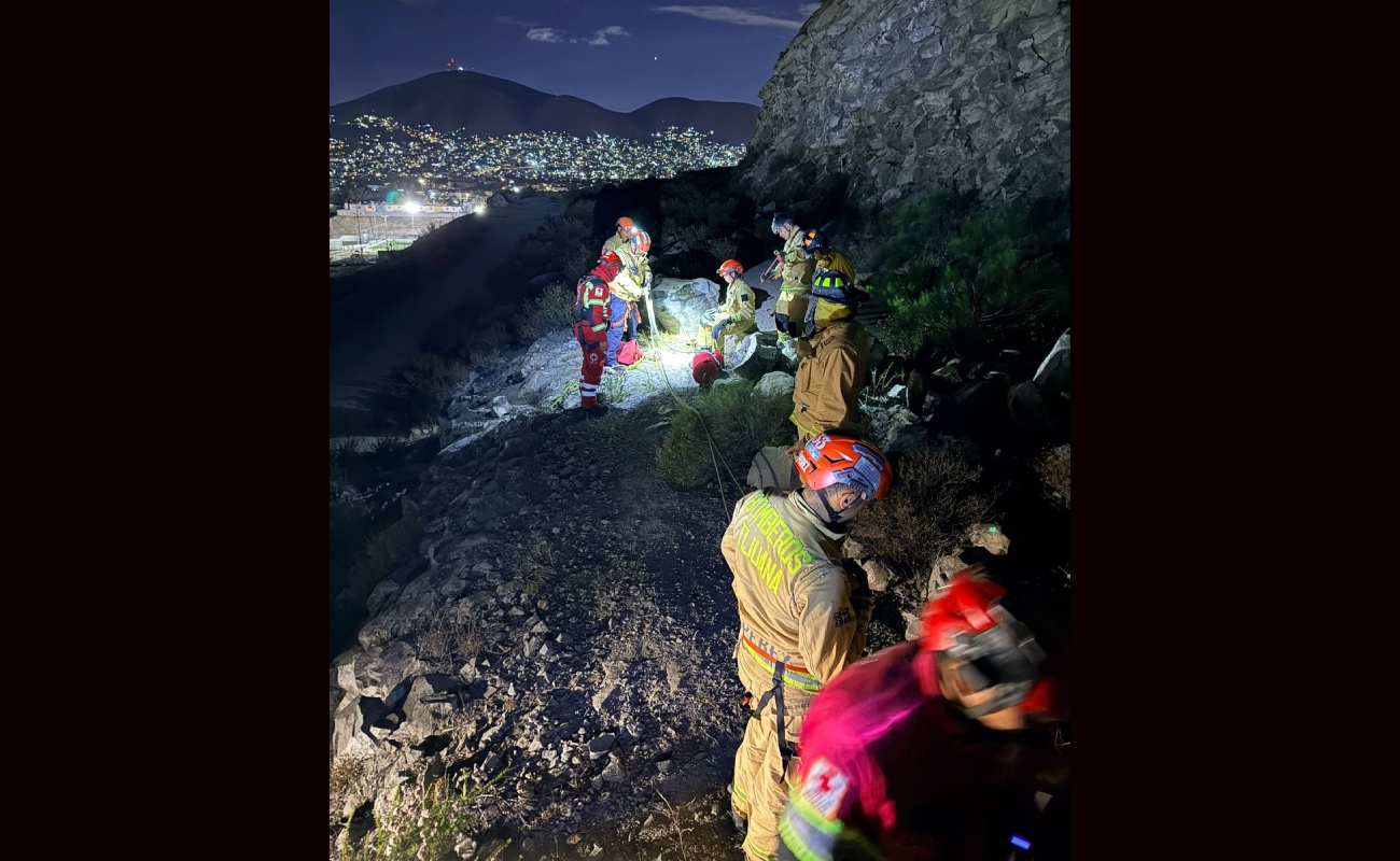 Rescata Policía Municipal a persona atrapada en Cerro de las Abejas