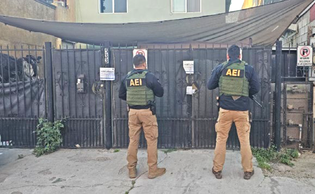 Recupera Fiscalía BC dos vehículos con reporte de robo y asegura  dos más en cateos