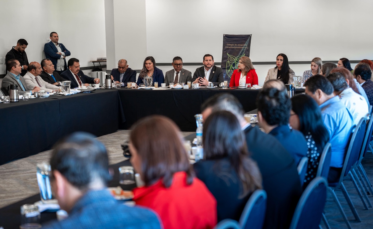 Alcalde de Tijuana, Ismael Burgueño expuso avances, y habló de los ejes de su gobierno ante Colegio de Abogados Constitucionalistas.
