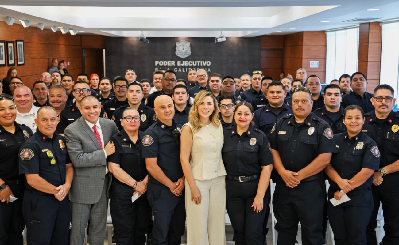 Reconoce gobierno de BC a más de mil 500 bomberas y bomberos con estímulos económicos