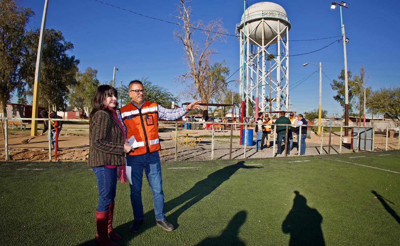 Norma Bustamante supervisa rehabilitación de la unidad deportiva en pueblo nuevo