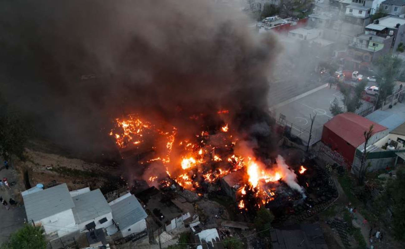 Hasta el momento no se ha informado sobre personas lesionadas ni sobre las causas que originaron el incendio.