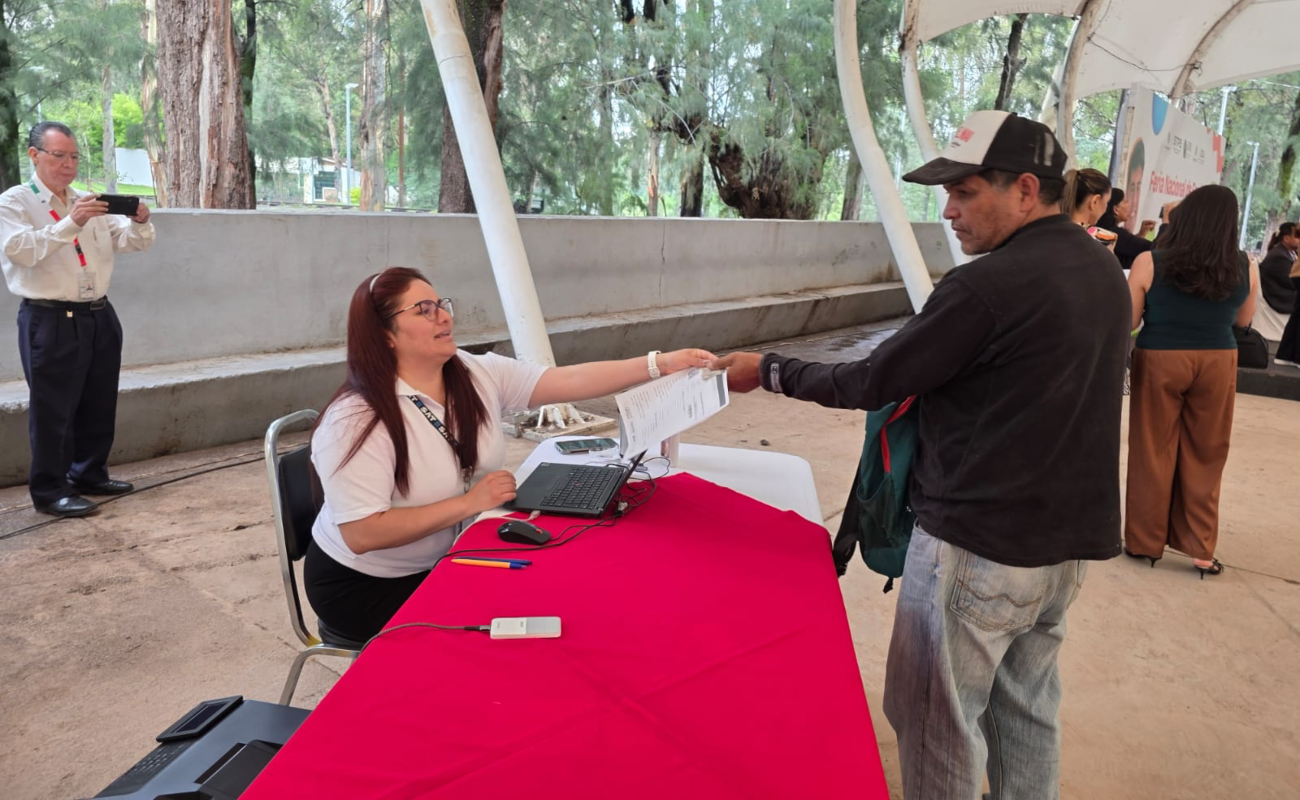 Oficina Móvil del SAT lleva atención a 7,500 personas en 22 entidades