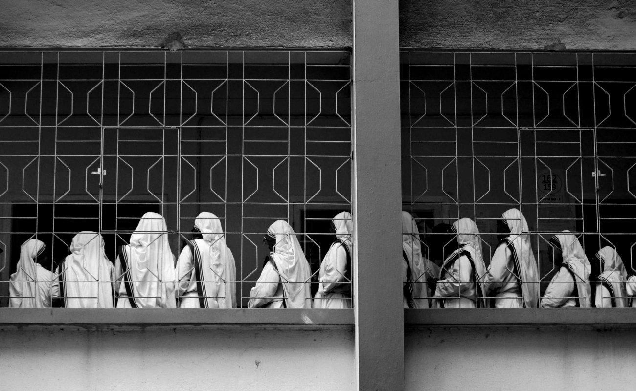Dos mujeres, entre ellas una monja, de una casa para embarazadas de la orden fundada por la Madre Teresa fueron detenidas por presunta venta de niños.