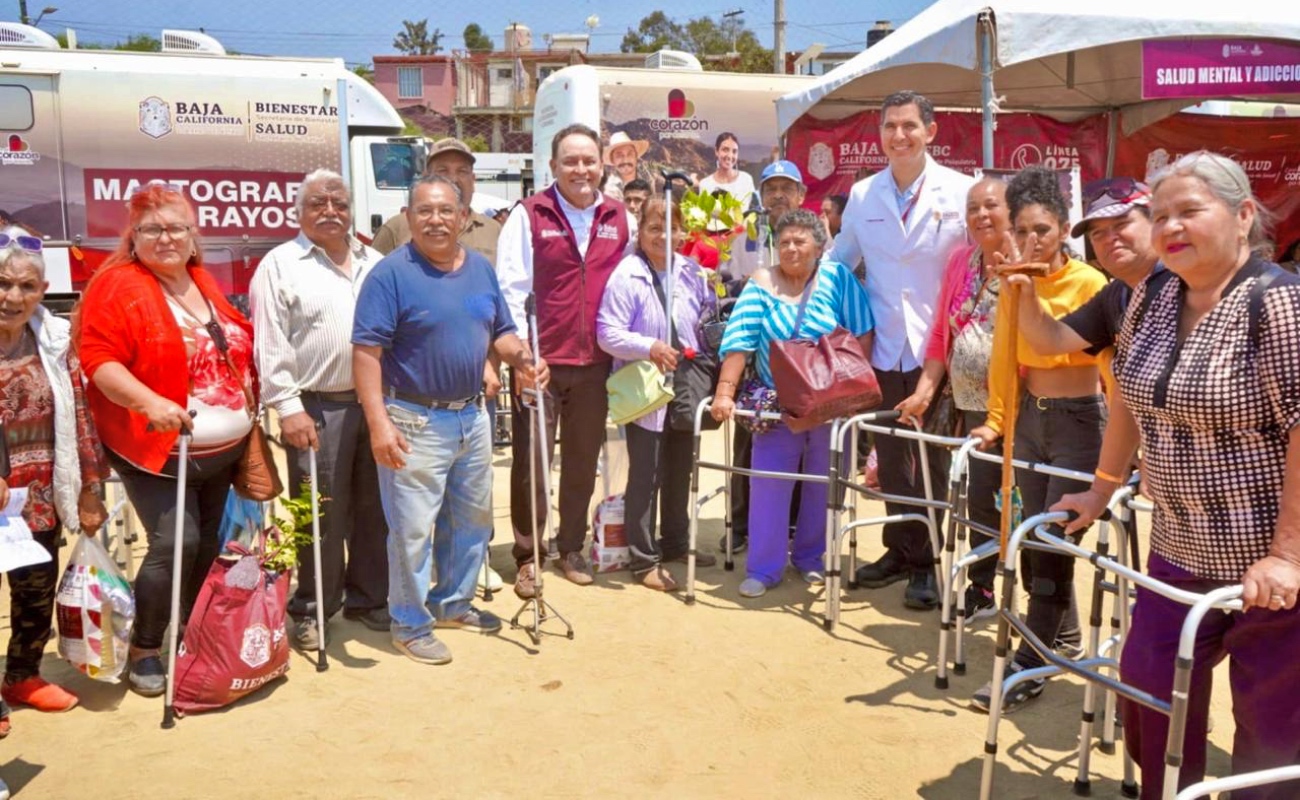 Se invita a solicitar apoyos funcionales de salud gratuitos, como sillas de ruedas, lentes y aparatos auditivos, en las Caravanas de Salud y brigadas de la Secretaría de Salud en Baja California.