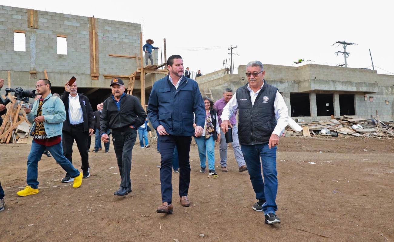 Recorre Ismael Burgueño avance de construcción de la Casa de Retiro de Jubilados y Pensionados de la Sección 2 del SNTE