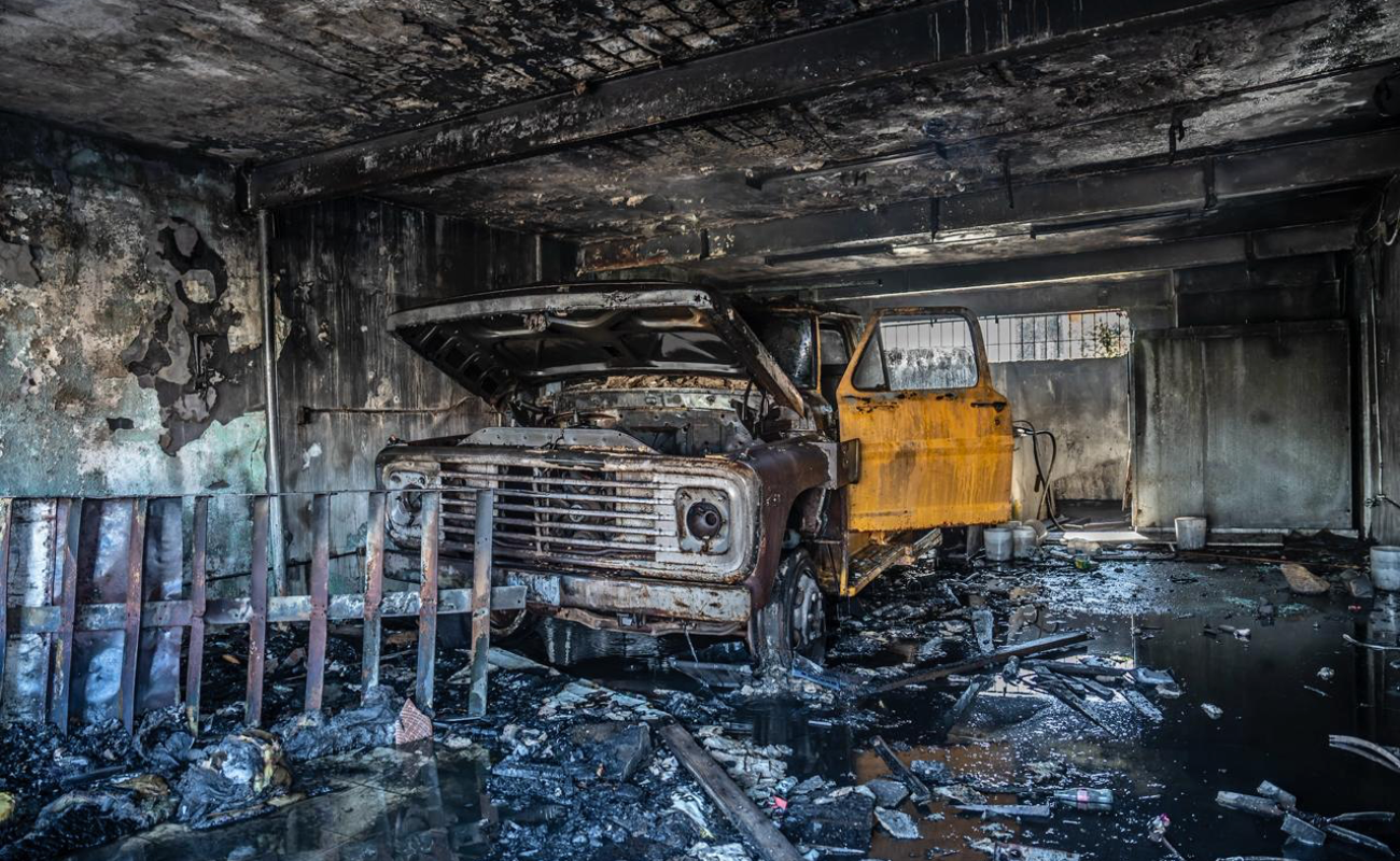 Moviliza incendio en local abandonado a bomberos en colonia Las Palmeras