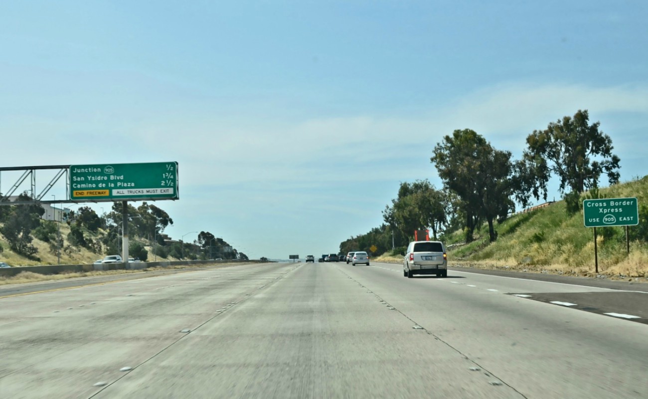 Inicia desvío en autopistas 5 y 805 para cruzar hacia México por San Ysidro