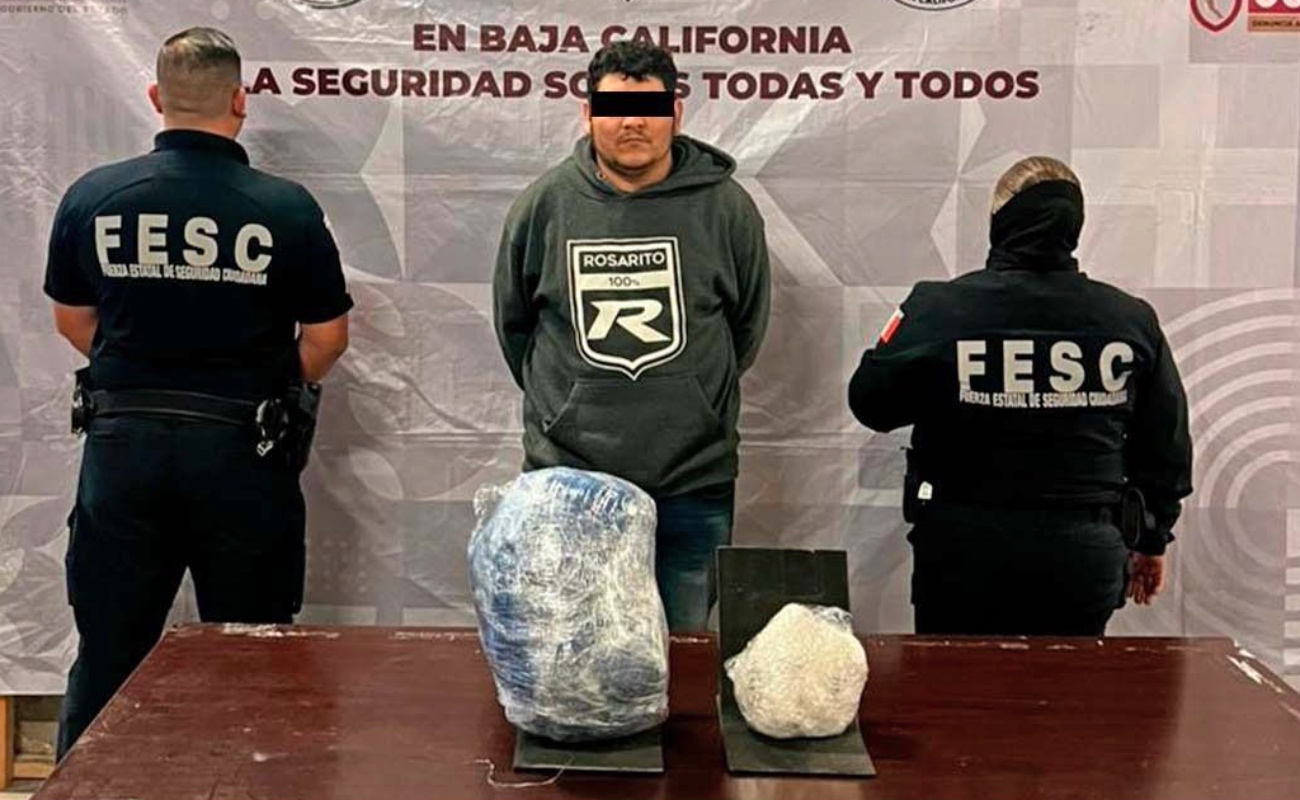 Aseguran vehículo con reporte de robo cargado de 2 mil 500 dosis de cristal