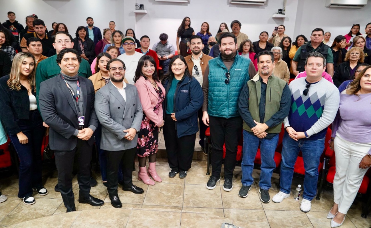 Se entregaron 10 apoyos de 50 mil pesos cada uno a emprendedores.