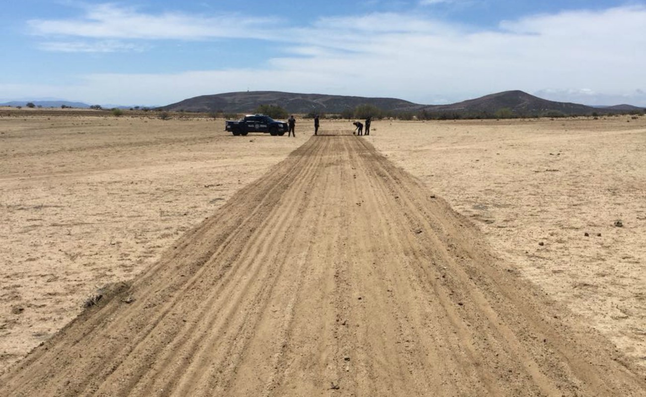 Agentes federales realizaron zanjas para inhabilitar la pista clandestina.