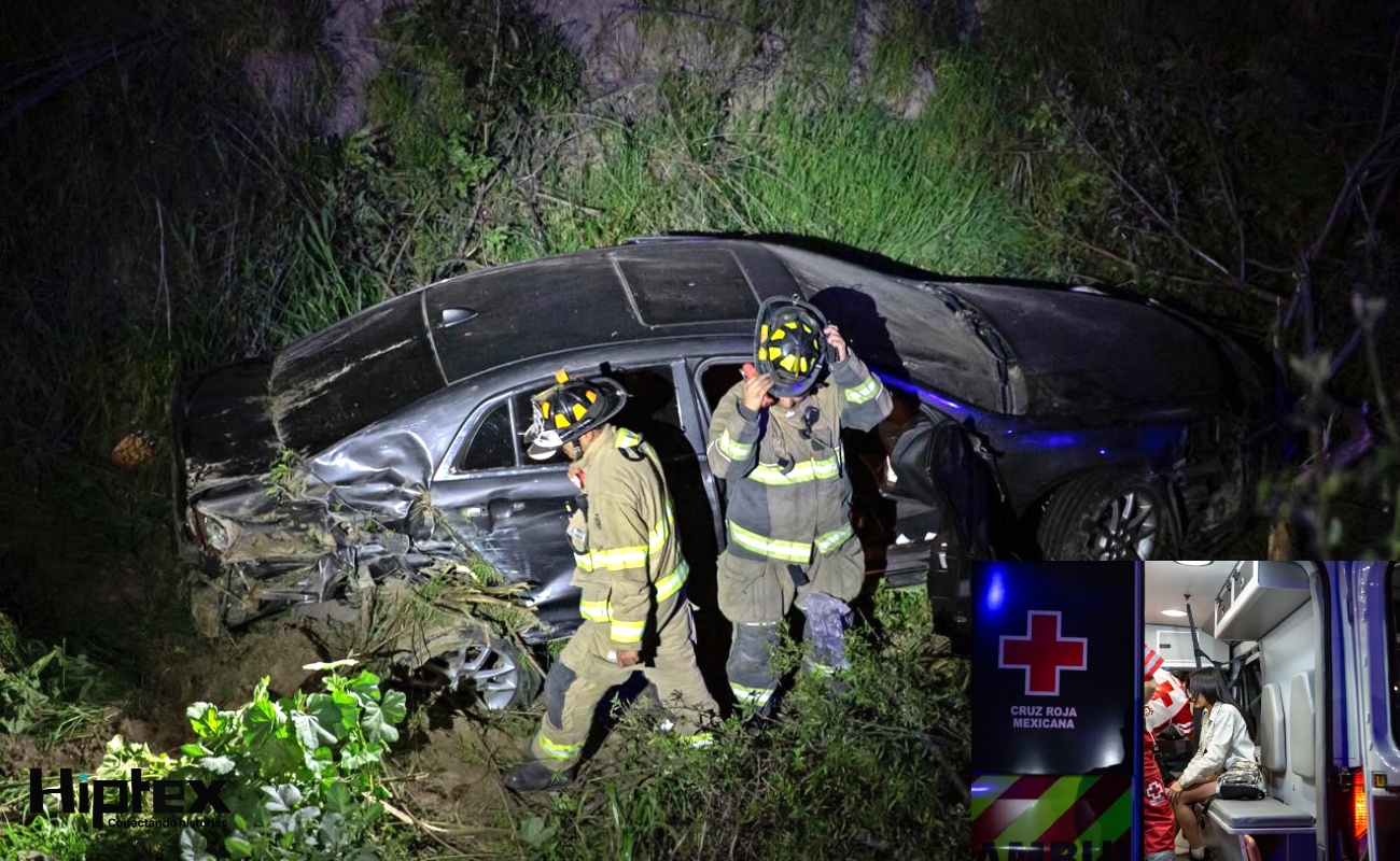 Auto cae a barranco en el Libramiento Sur