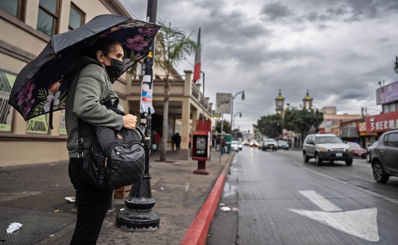 Se pide la población a evitar cruzar por zonas inundadas o arroyos.