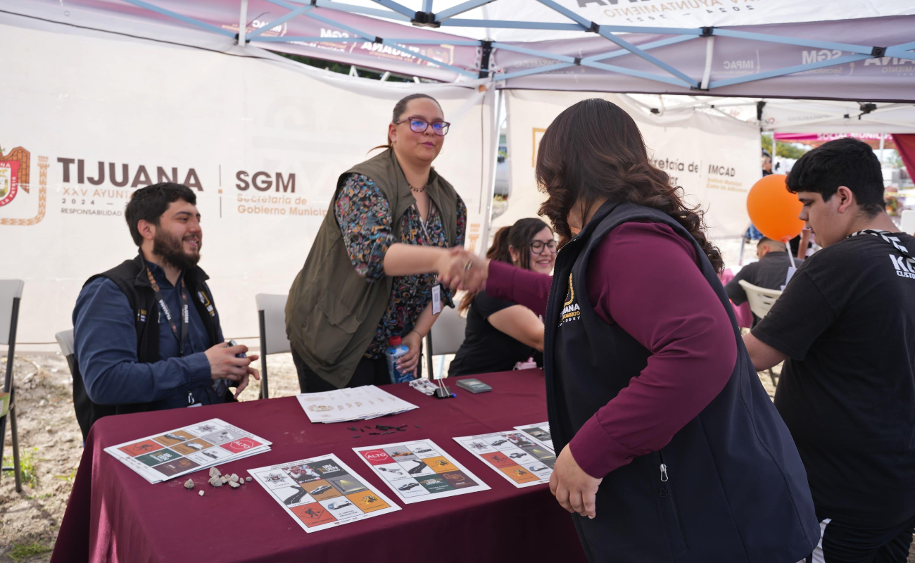 Busca garantizar el acceso a servicios básicos de salud.