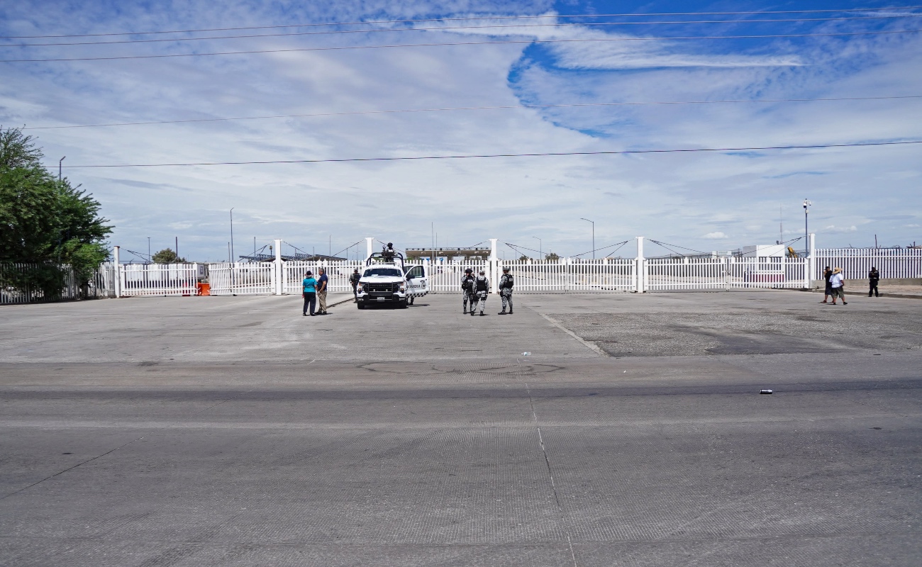 Liberan choferes garita comercial de Mexicali tras cuatro días de bloqueo