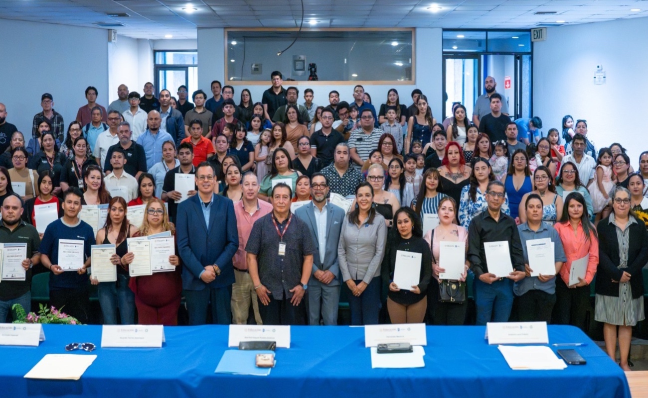 Alianza educativa en Tijuana impulsa a 64 graduados de Alfabetizatec