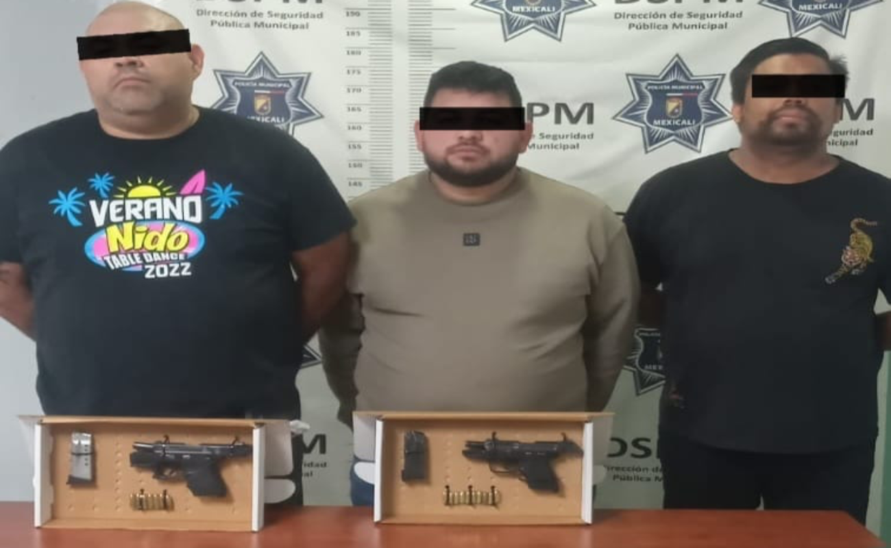 Roberto Emmanuel “N”, de 39 años; Rodolfo Antonio “N”, de 27; y Miguel Eduardo “N”, de 35 años fueron puestos a disposición de las autoridades correspondientes.