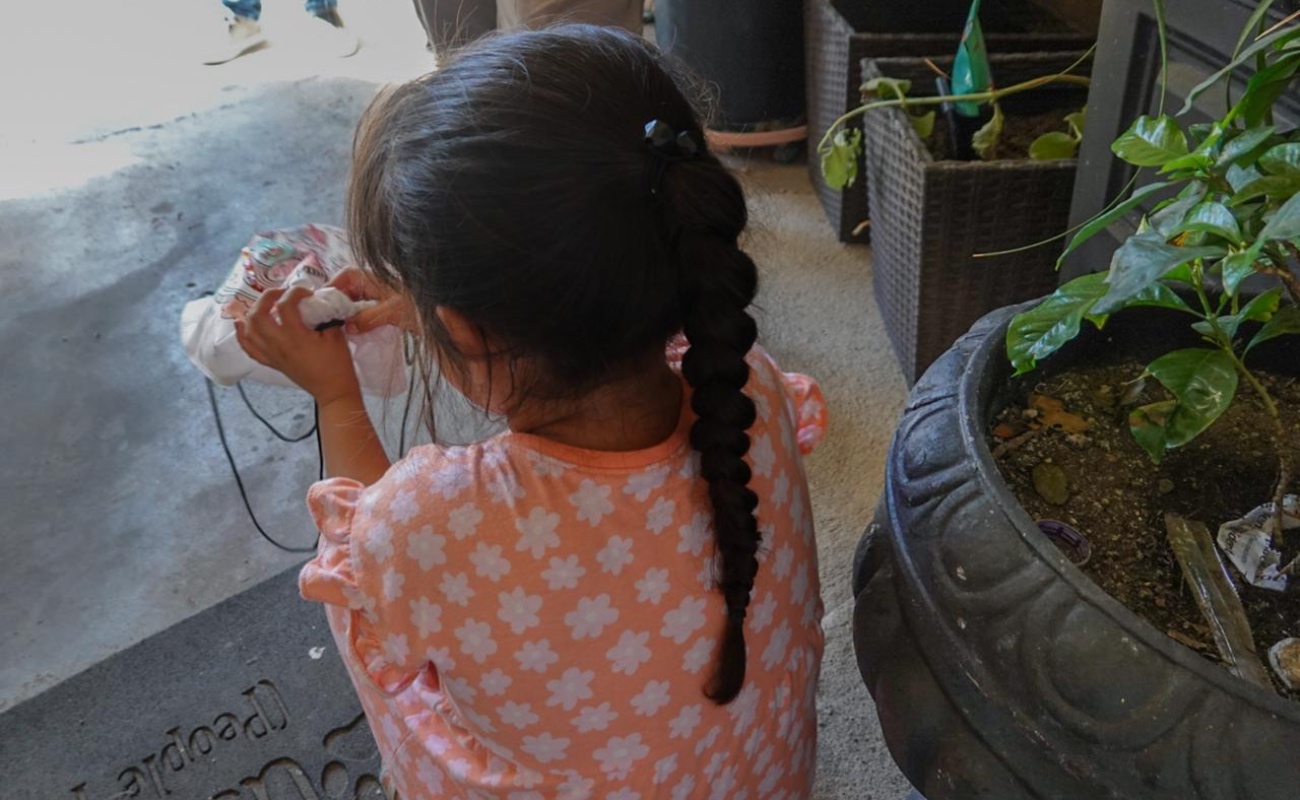Sin luz y sin poder dormir, familias enfrentan el calor en Tijuana