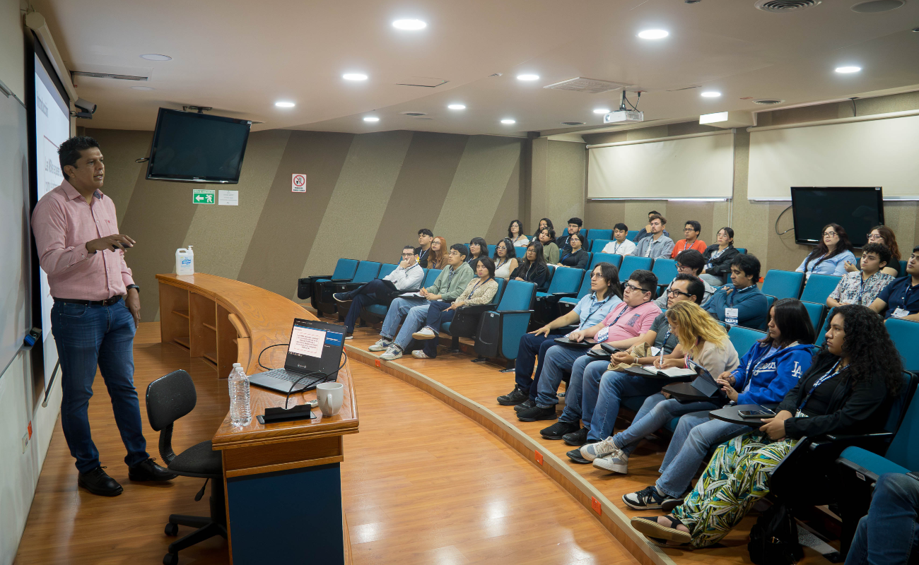 Exploran 43 jóvenes laboratorios de electrónica y telecomunicaciones del CICESE en escuela de Verano