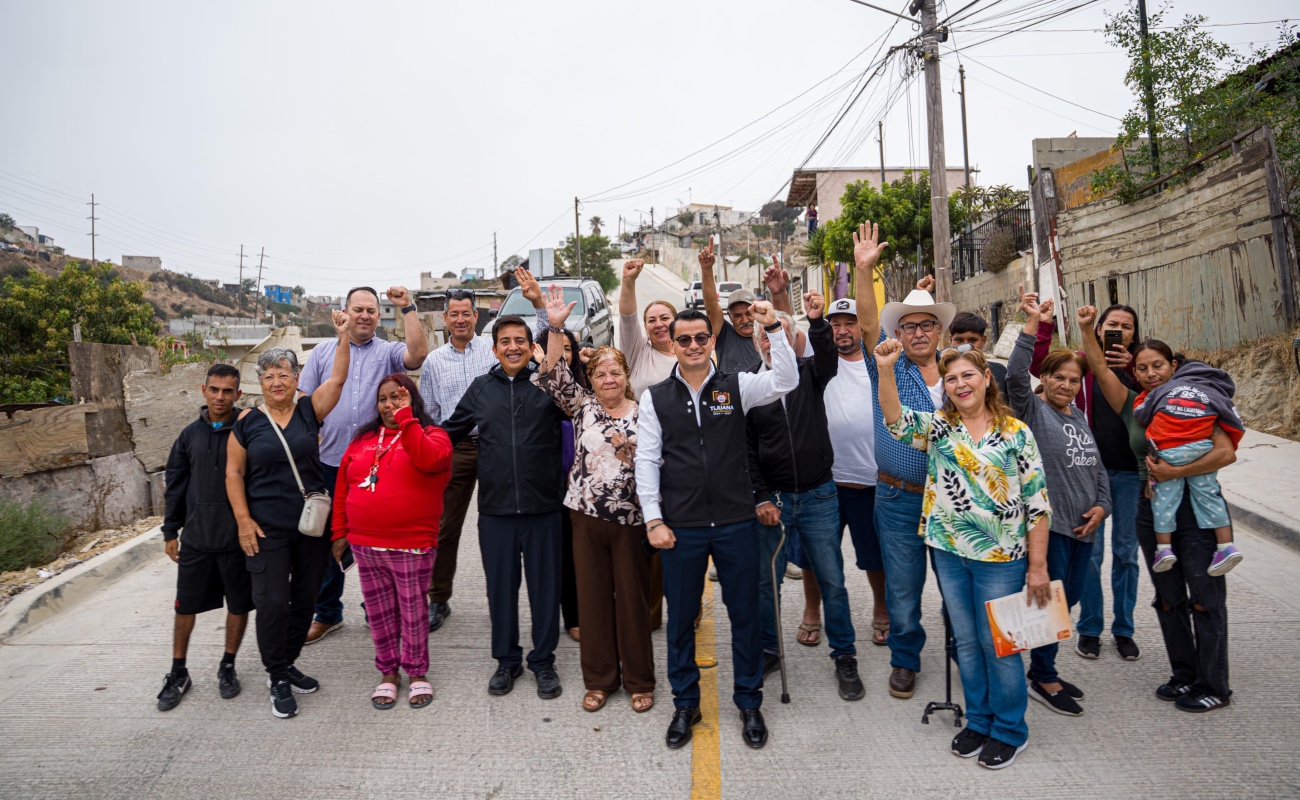 Supervisa alcalde Abdiel Gutiérrez obra de pavimentación en la colonia Xicoténcatl Leyva