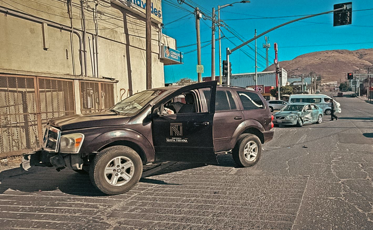 Mujer embarazada y menor resultan lesionadas tras choque en el Casa Blanca
