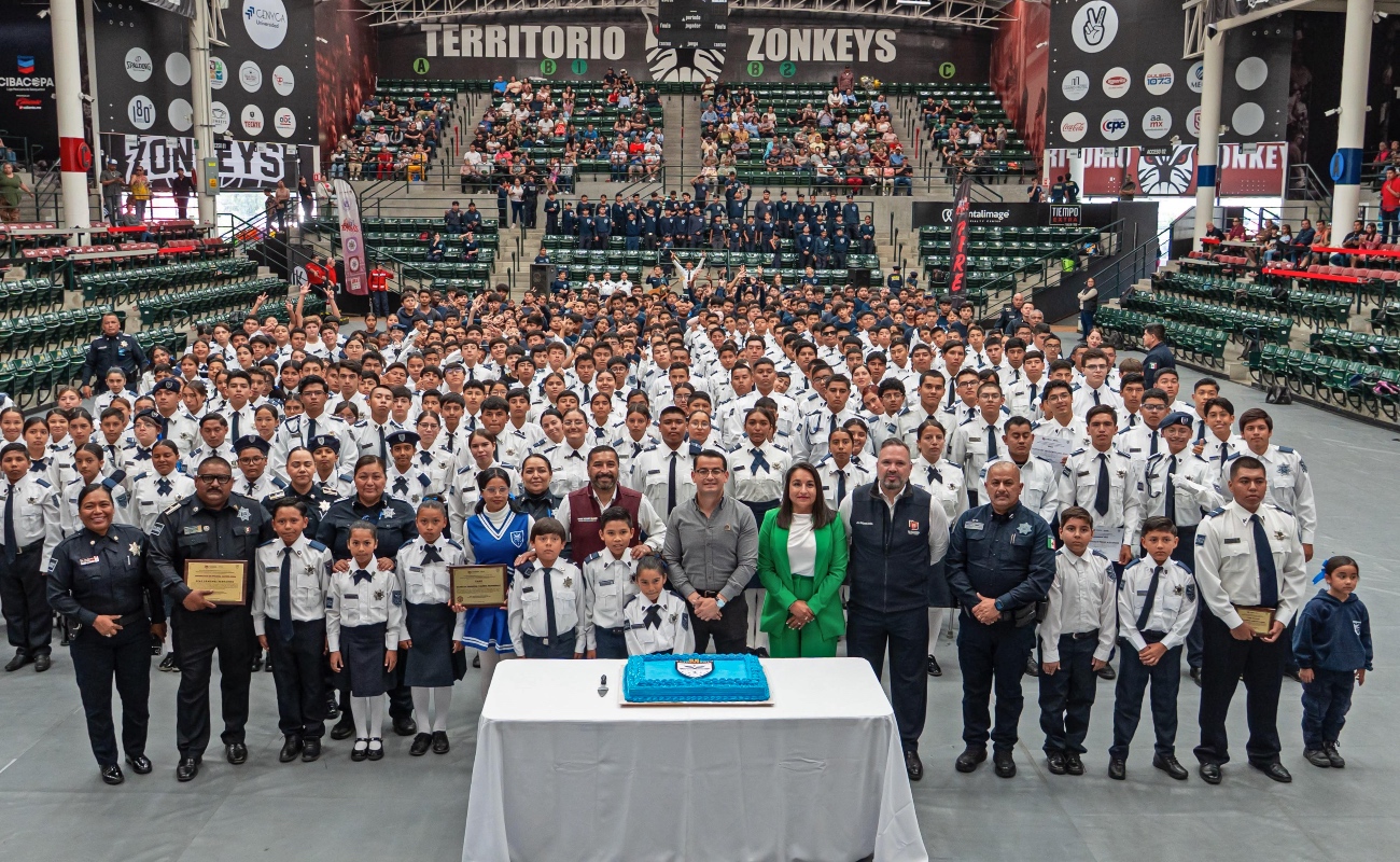 Se llevó a cabo la entrega simbólica de ascensos a 17 jóvenes.
